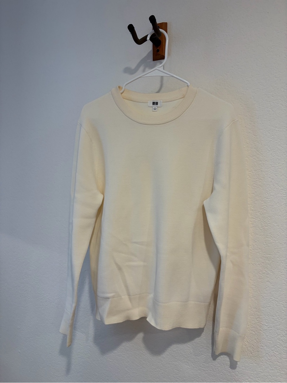 Uniqlo Crewneck Sweater in Cream